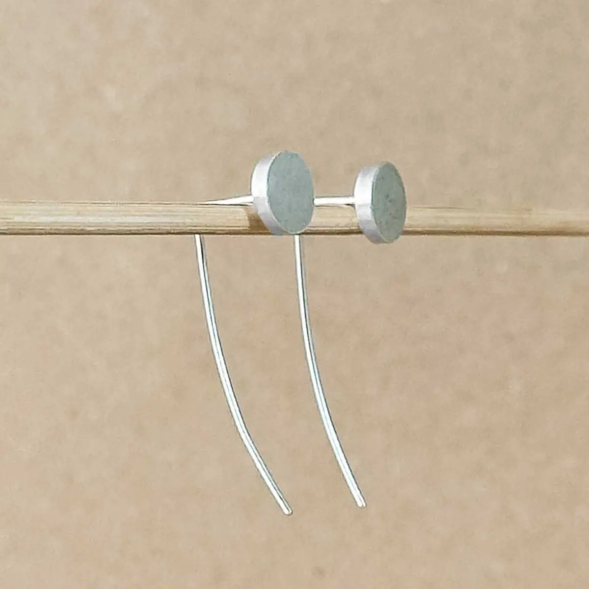E-GKGE-golden-kiss-earrings-detail2 Golden Kiss Geometric Earrings showing the round clay disc and curved sterling silver wire.